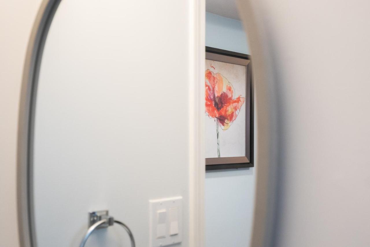 Adorable 1-bedroom suit with independent entrance New Westminster Buitenkant foto