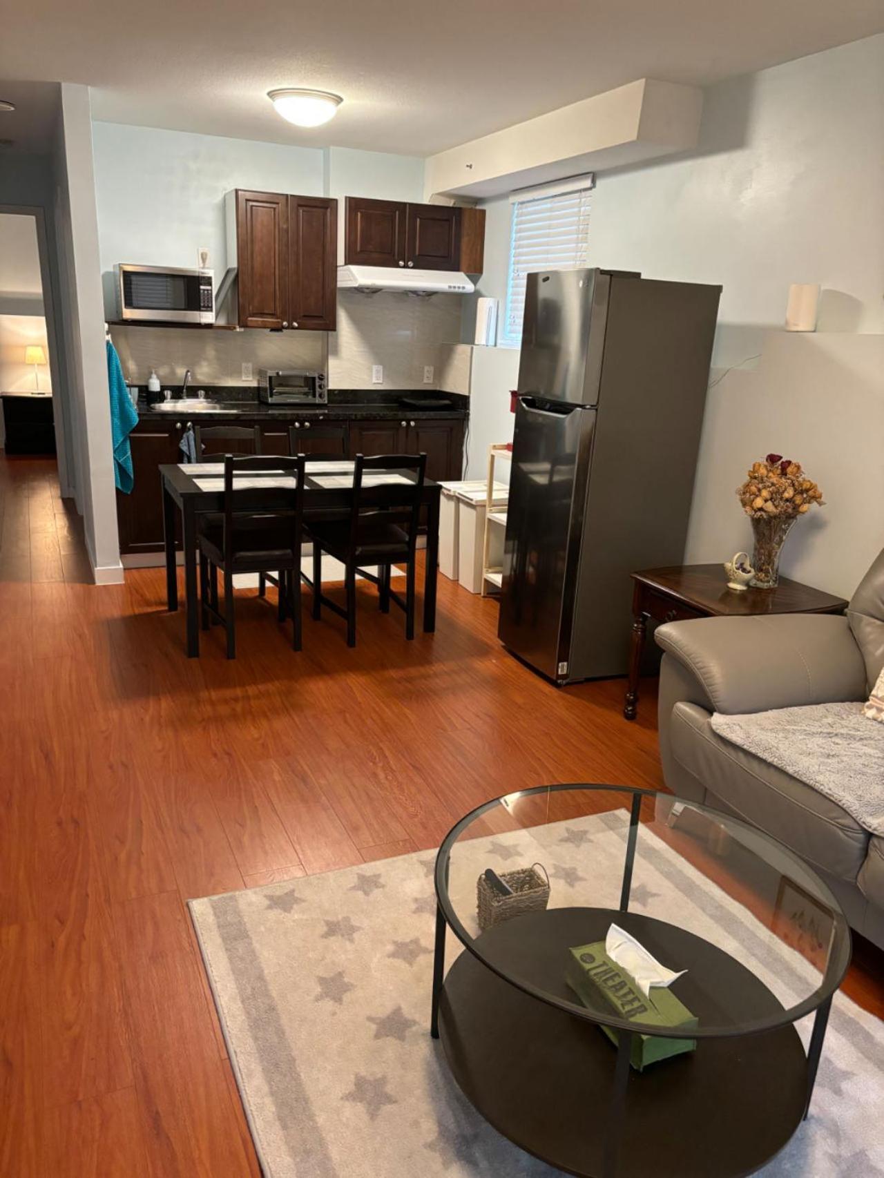 Adorable 1-bedroom suit with independent entrance New Westminster Buitenkant foto