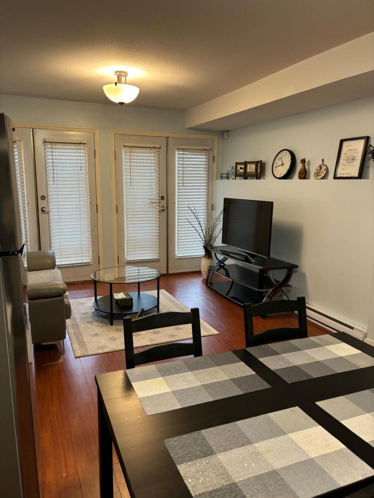 Adorable 1-bedroom suit with independent entrance New Westminster Buitenkant foto